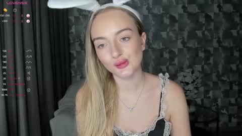 Snapshot of a_delina chatting on 11.10.25 Adelina online show from 11.10.25