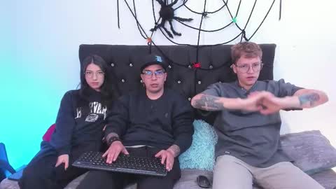 Snapshot of a_sexy_couple__ chatting on 10.17.25 A Sexy Couple online show from 10.17.25