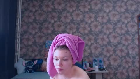 Snapshot of aalicebubble chatting on 04.27.26 Alice online show from 04.27.26