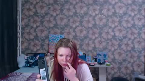 Snapshot of aalicebubble chatting on 06.14.26 Alice online show from 06.14.26