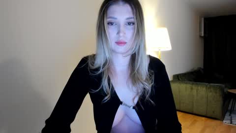 Snapshot of aalliyahh chatting on 01.17.25 Fren online show from 01.17.25