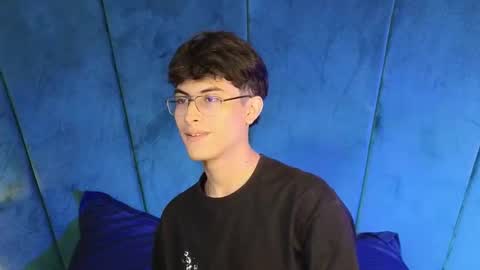 Snapshot of aaron_eze chatting on 10.10.25 Aaron Ezequiel online show from 10.10.25