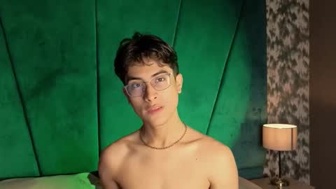 Snapshot of aaron_eze chatting on 10.14.25 Aaron Ezequiel online show from 10.14.25