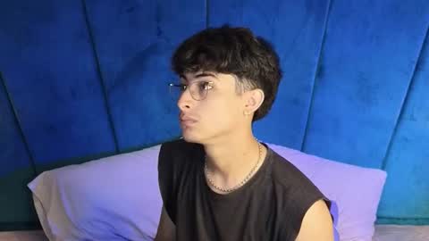 Snapshot of aaron_eze chatting on 10.19.25 Aaron Ezequiel online show from 10.19.25