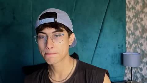 Snapshot of aaron_eze chatting on 11.02.25 Aaron Ezequiel online show from 11.02.25