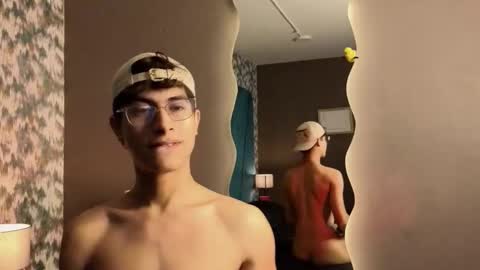 Snapshot of aaron_eze chatting on 11.06.25 Aaron Ezequiel online show from 11.06.25