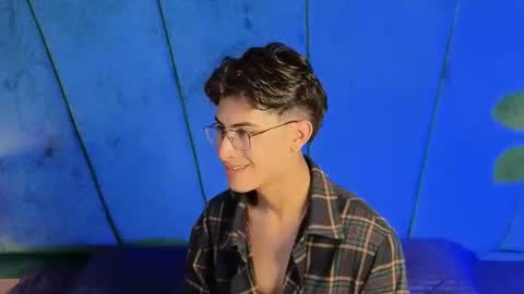 Snapshot of aaron_eze chatting on 11.15.25 Aaron Ezequiel online show from 11.15.25