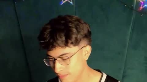 Aaron Ezequiel online show from 12.20.25