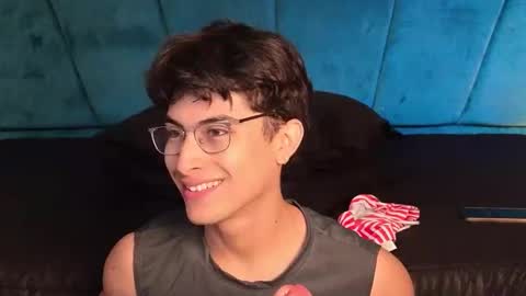 Snapshot of aaron_eze chatting on 01.18.26 Aaron Ezequiel online show from 01.18.26