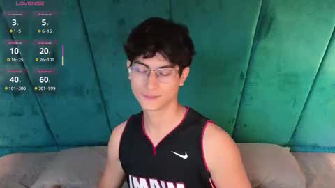 Snapshot of aaron_eze chatting on 02.07.26 Aaron Ezequiel online show from 02.07.26