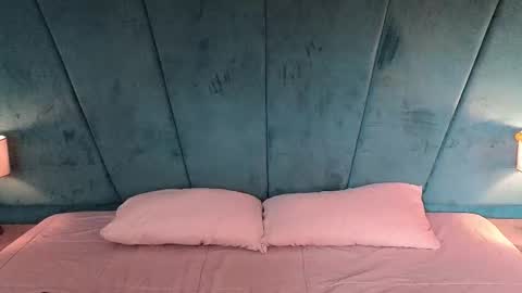 Snapshot of aaron_eze chatting on 02.12.26 Aaron Ezequiel online show from 02.12.26