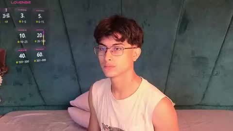 Snapshot of aaron_eze chatting on 02.15.26 Aaron Ezequiel online show from 02.15.26