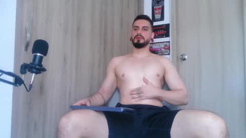 Snapshot of aaron_kwok28 chatting on 10.30.25 Aaron kwok online show from 10.30.25