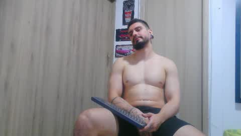 Snapshot of aaron_kwok28 chatting on 11.08.25 Aaron kwok online show from 11.08.25