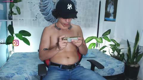 Snapshot of aaron_manuel chatting on 12.12.24 Manul online show from 12.12.24