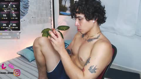 Snapshot of aaron_manuel chatting on 01.12.25 Manul online show from 01.12.25