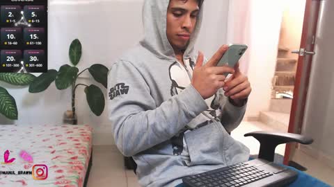 Snapshot of aaron_manuel chatting on 01.22.25 Manul online show from 01.22.25