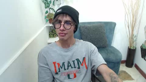 Snapshot of aaronbeer_ chatting on 02.23.26 Aaron online show from 02.23.26