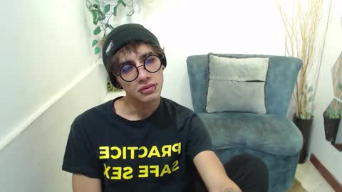 Snapshot of aaronbeer_ chatting on 03.02.26 Aaron online show from 03.02.26