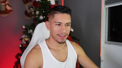 Snapshot of aaronfox_ chatting on 12.15.24 AARON online show from 12.15.24