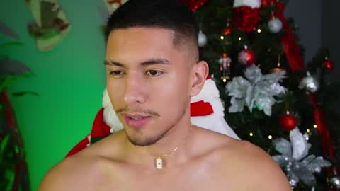 Snapshot of aaronfox_ chatting on 12.24.24 AARON online show from 12.24.24