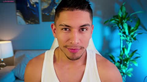 Snapshot of aaronfox_ chatting on 01.02.25 AARON online show from 01.02.25