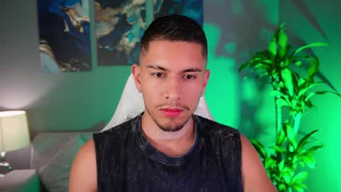 Snapshot of aaronfox_ chatting on 01.05.25 AARON online show from 01.05.25