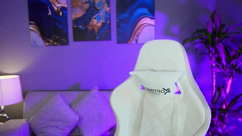 Snapshot of aaronfox_ chatting on 01.05.25 AARON online show from 01.05.25