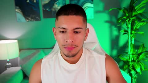 Snapshot of aaronfox_ chatting on 01.07.25 AARON online show from 01.07.25