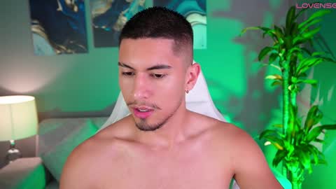 Snapshot of aaronfox_ chatting on 01.07.25 AARON online show from 01.07.25