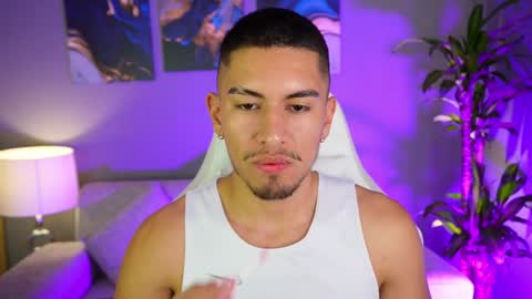 Snapshot of aaronfox_ chatting on 01.08.25 AARON online show from 01.08.25