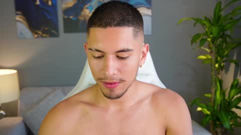 Snapshot of aaronfox_ chatting on 01.08.25 AARON online show from 01.08.25