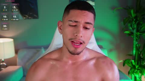 Snapshot of aaronfox_ chatting on 01.19.25 AARON online show from 01.19.25