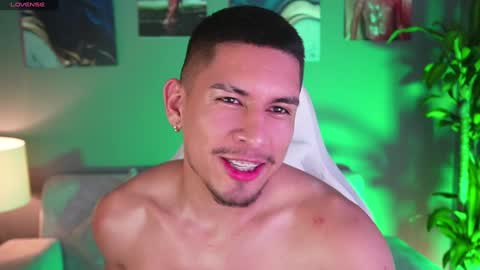 Snapshot of aaronfox_ chatting on 01.21.25 AARON online show from 01.21.25