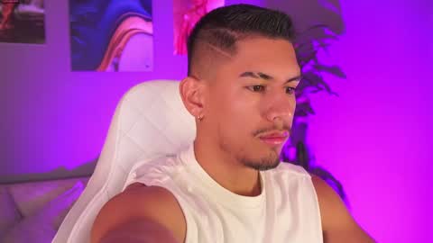 Snapshot of aaronfox_ chatting on 01.27.25 AARON online show from 01.27.25