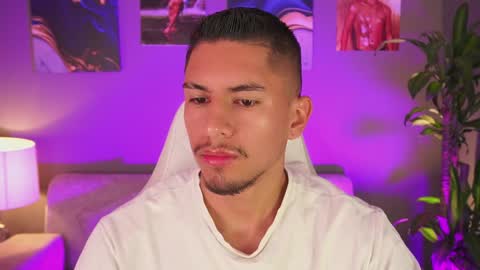 Snapshot of aaronfox_ chatting on 01.28.25 AARON online show from 01.28.25