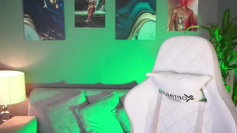 Snapshot of aaronfox_ chatting on 01.29.25 AARON online show from 01.29.25