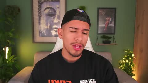 Snapshot of aaronfox_ chatting on 02.04.25 AARON online show from 02.04.25