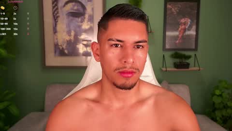 Snapshot of aaronfox_ chatting on 02.08.25 AARON online show from 02.08.25