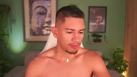 Snapshot of aaronfox_ chatting on 02.11.25 AARON online show from 02.11.25