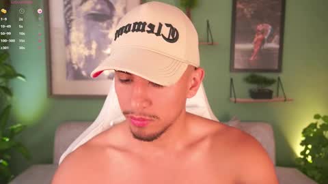 Snapshot of aaronfox_ chatting on 02.13.25 AARON online show from 02.13.25