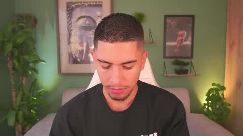 Snapshot of aaronfox_ chatting on 02.14.25 AARON online show from 02.14.25