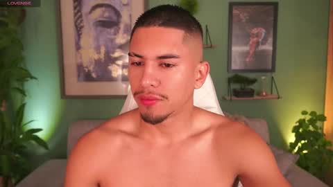 Snapshot of aaronfox_ chatting on 02.19.25 AARON online show from 02.19.25