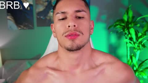 Snapshot of aaronfox_ chatting on 02.28.25 AARON online show from 02.28.25