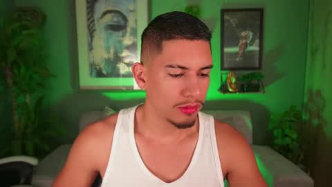 Snapshot of aaronfox_ chatting on 03.11.25 AARON online show from 03.11.25