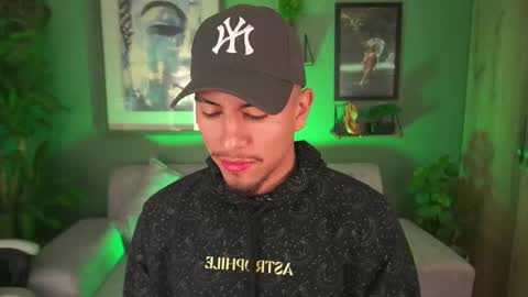 Snapshot of aaronfox_ chatting on 03.11.25 AARON online show from 03.11.25