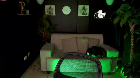 Snapshot of aaronfox_ chatting on 09.26.25 AARON online show from 09.26.25