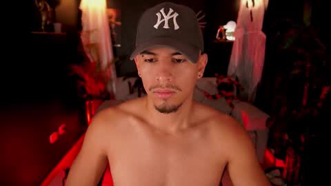 Snapshot of aaronfox_ chatting on 10.03.25 AARON online show from 10.03.25