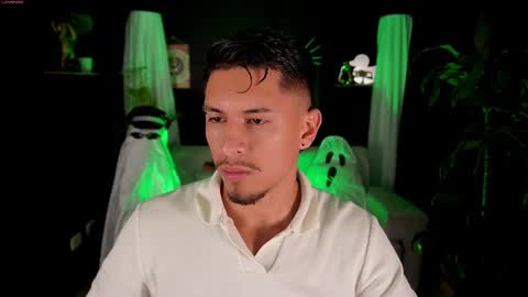 Snapshot of aaronfox_ chatting on 10.09.25 AARON online show from 10.09.25