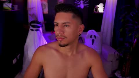 Snapshot of aaronfox_ chatting on 10.11.25 AARON online show from 10.11.25